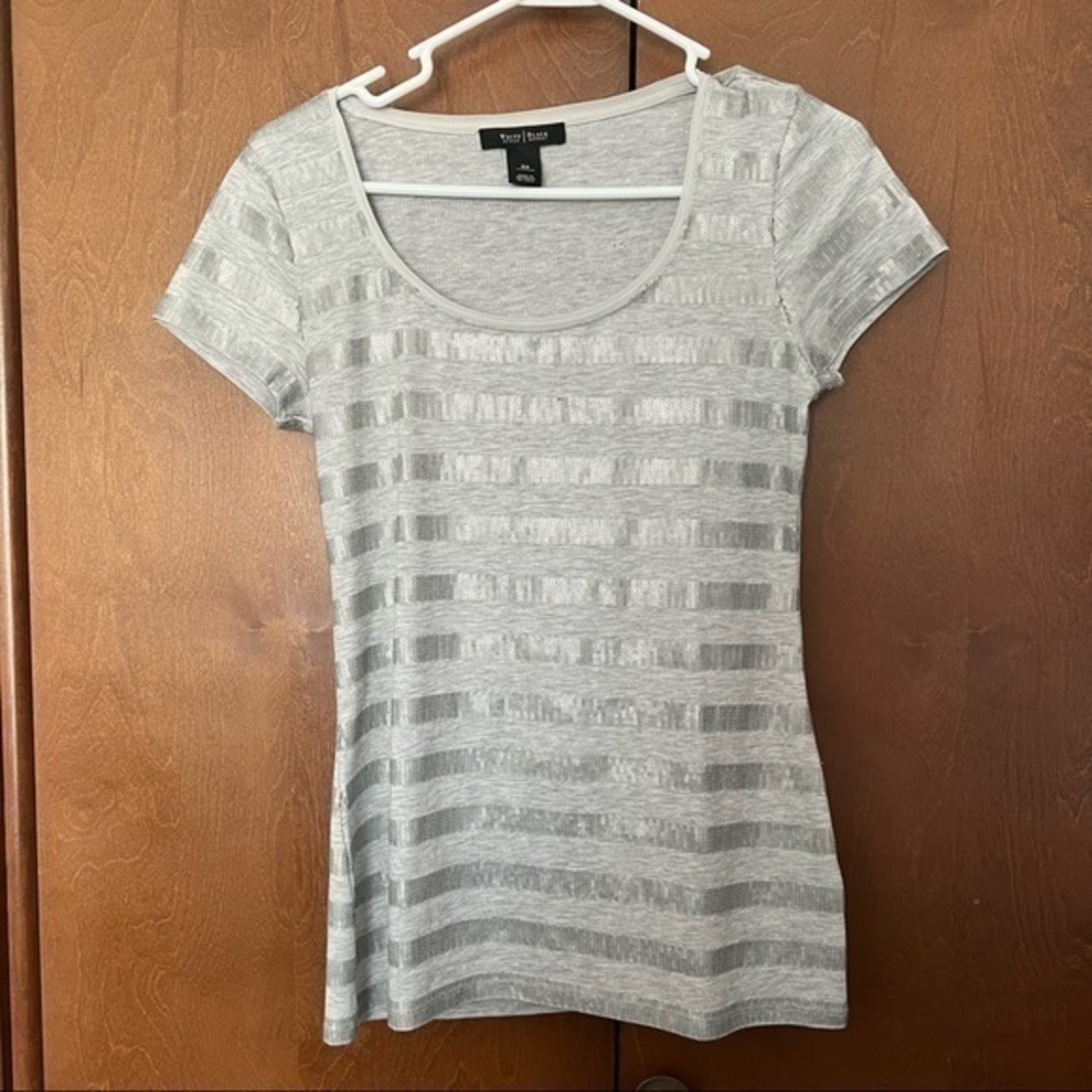 White House Black Market Silver Stripe Short Sleeve Tee Size XS❤️